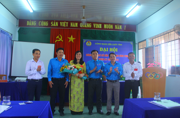 BCH Công đoàn cơ sở Bảo tàng tỉnh Bình Thuận ra mắt Đại hội.